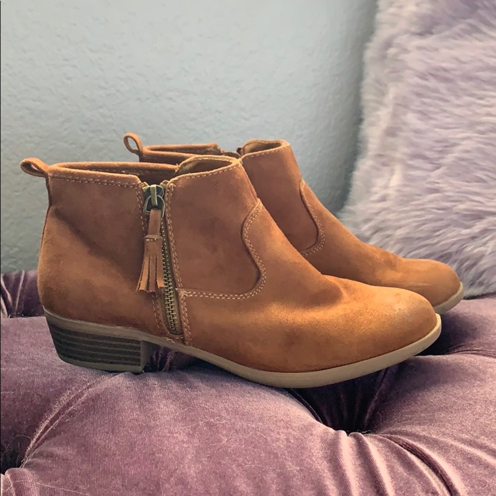 Super cute ankle booties!